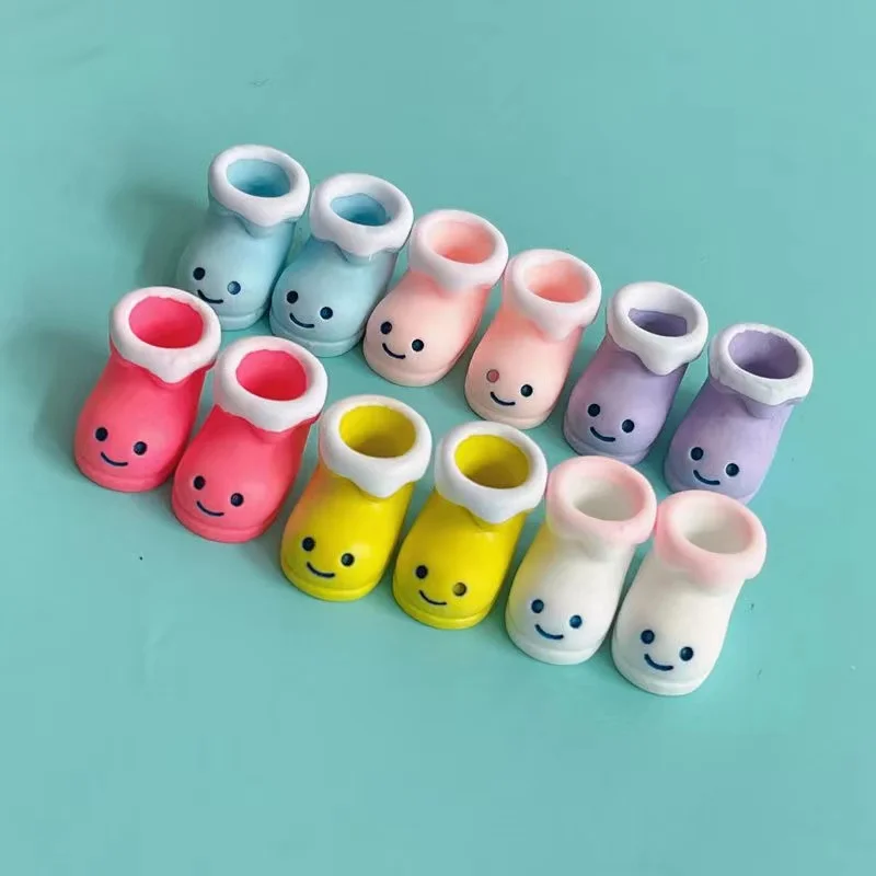 9*15*11mm Resin Smiling Face Short Boots Doll For House Ornaments DIY Mobile Phone Shell Attached To Refrigerator Accessories