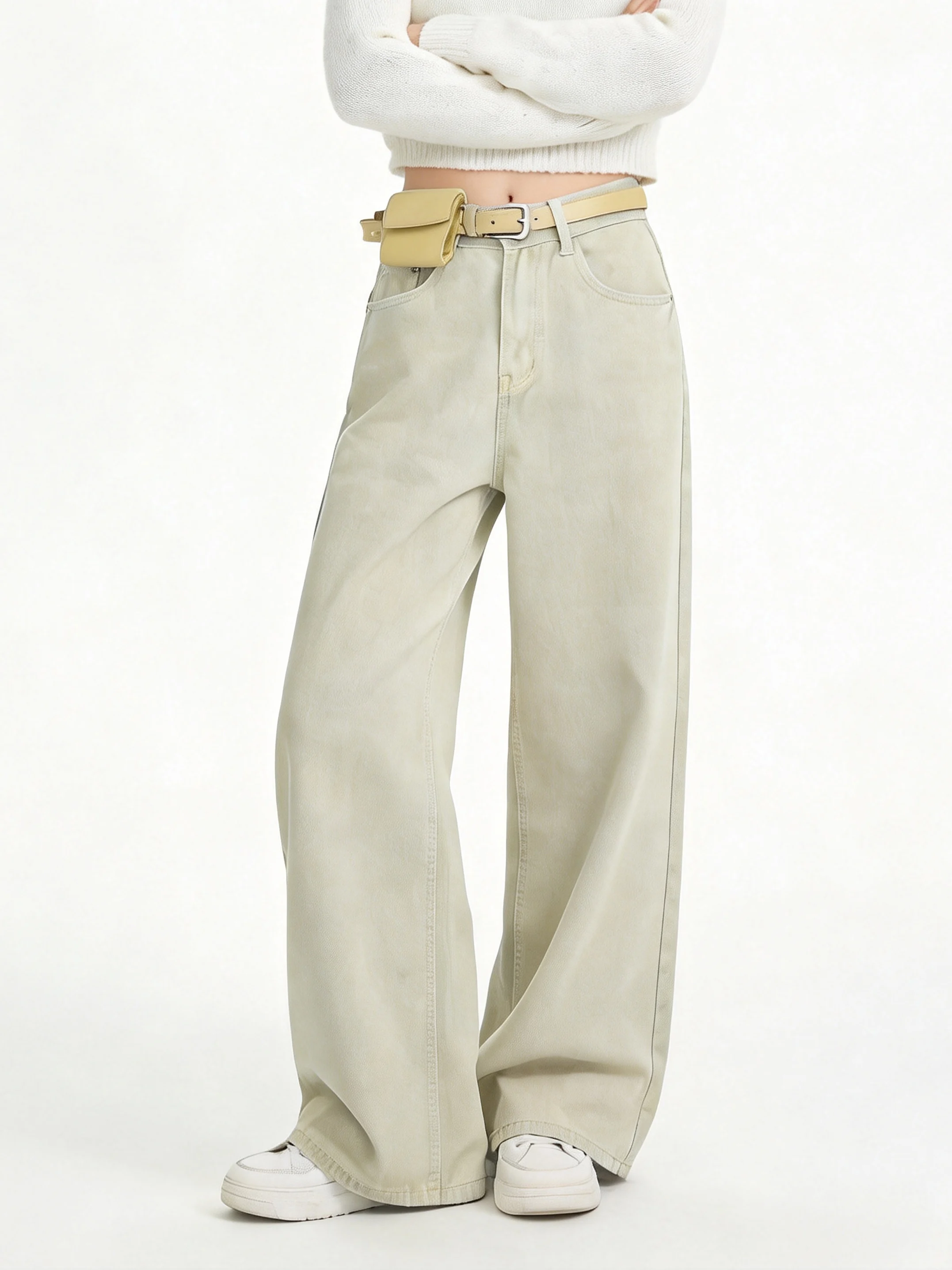 

Повседневные свободные джинсы из денима однотонного цвета с высокой талией, универсальные, стройнящие, с широкими штанинами, в стиле пэчворк, с декоративными элементами на карманах, средней посадки.