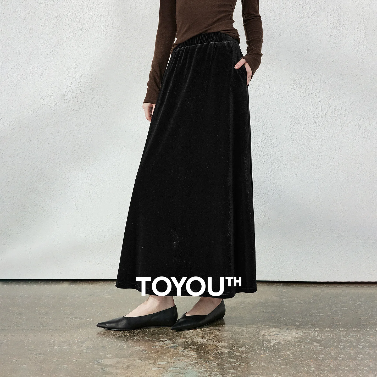 TOYOUTH Women's High-Waisted Velvet Skirt with Elasticated Waist 2026 Fall New Arrival Black Swan A-Line Midi Skirt