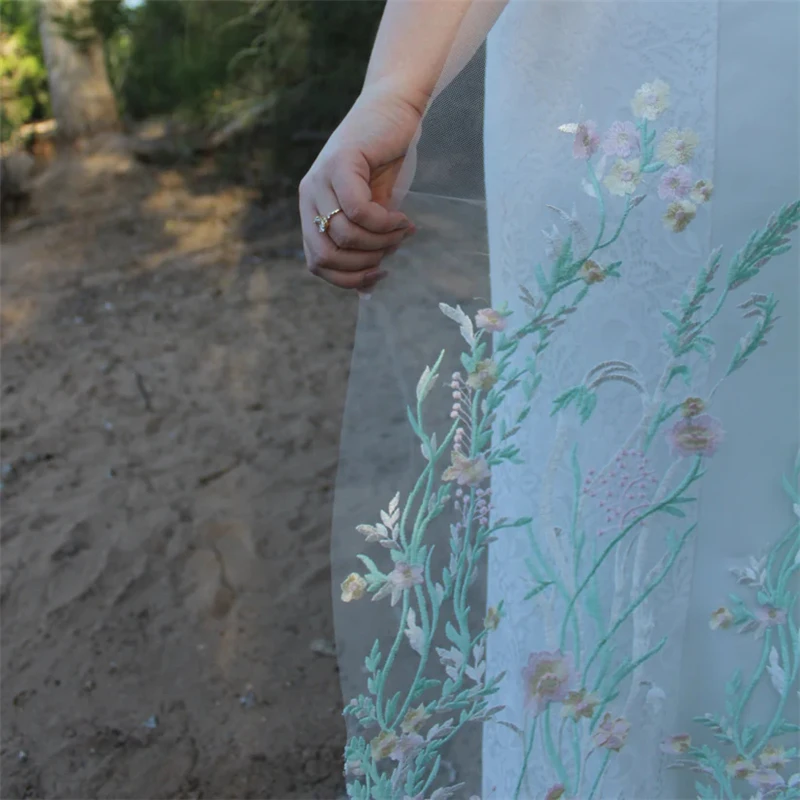 Voiles de mariage floraux avec peigne pour les patients, une couche, longs, feuilles vertes, fleurs roses, accessoires uniques colorés, brodés