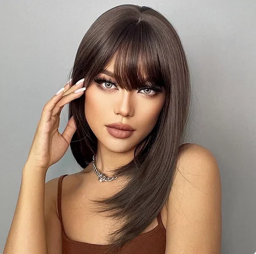 สีน้ําตาลตรงวิกผมสังเคราะห์กับ Bangs สําหรับผู้หญิงสีดําความยาวไหล่ Bob Dark Roots สําหรับสาวทุกวันคอสเพลย์วิกผม