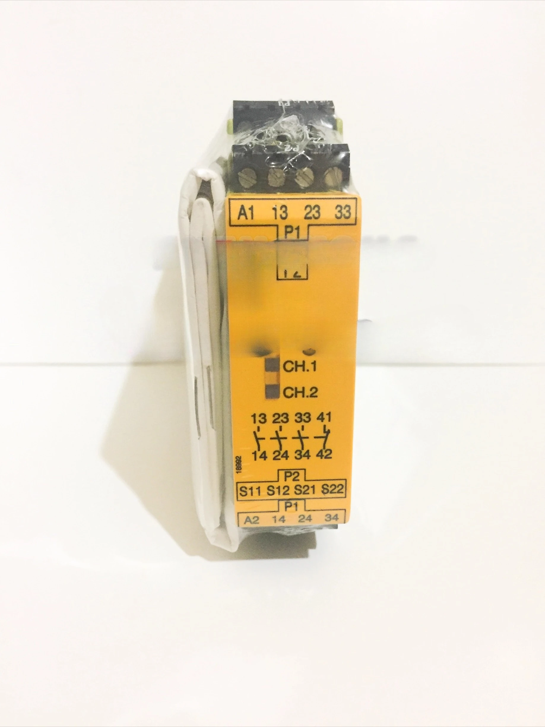 

реле безопасности PNOZ X2.8P 24VACDC 3n/o 1n/c 777302/787302