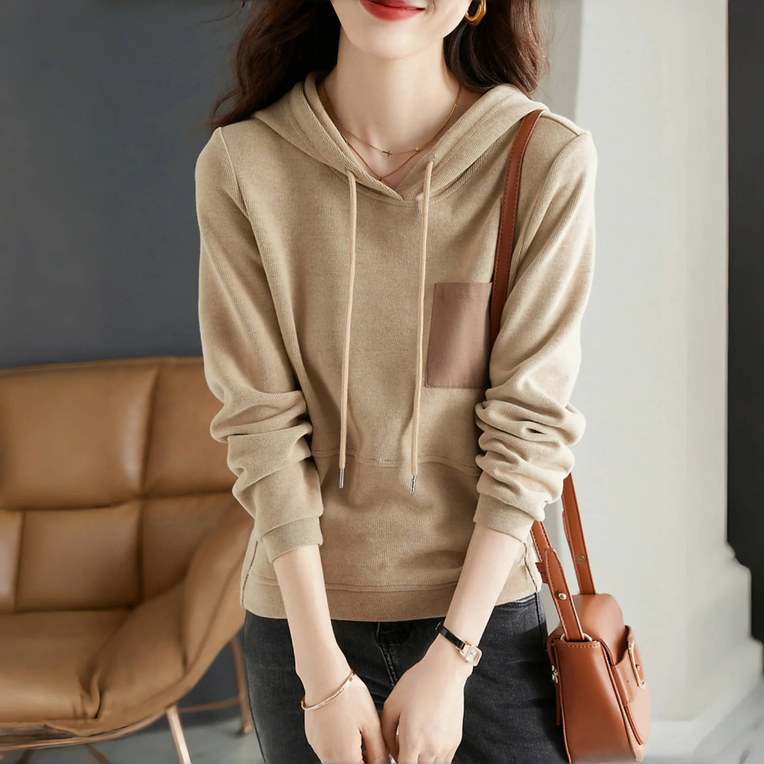 

Свободная женская толстовка с капюшоном, стильная повседневная, с длинным рукавом и лоскутным дизайном