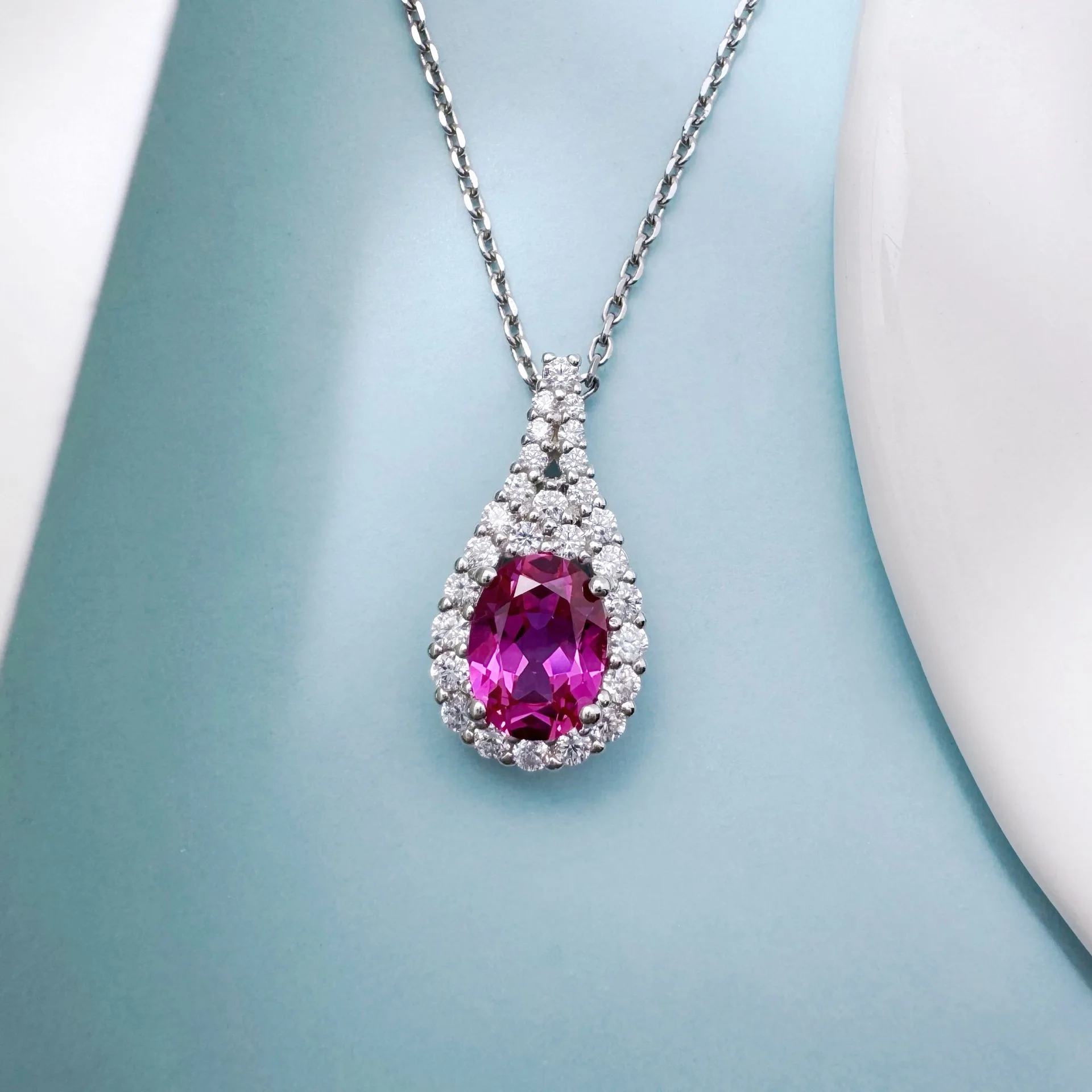 

Luxury Solid Platinum PT950 Pink Sapa Egg Pendant 1.5 karat Diamond Necklace Clavicle Chain