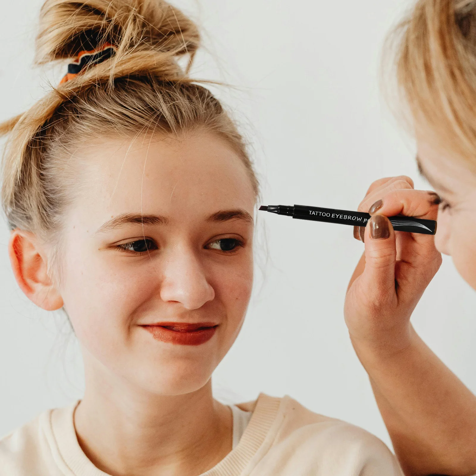 

Карандаш для бровей с 4-зубцовой кистью, водостойкий, не размазывается, естественный финиш, для длительного ношения, идеально подходит для путешествий и повседневного использования.