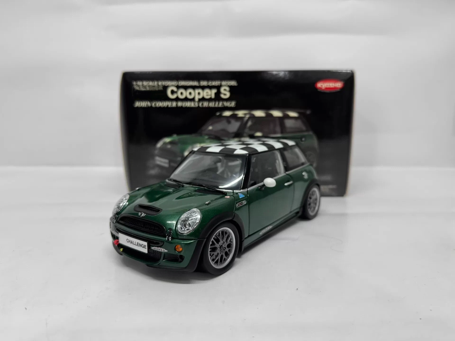 

Kyosho 1:18 R56 Cooper S JCW Green Simulation Limited Edition Alloy Metal Static Car Model Toy Gift