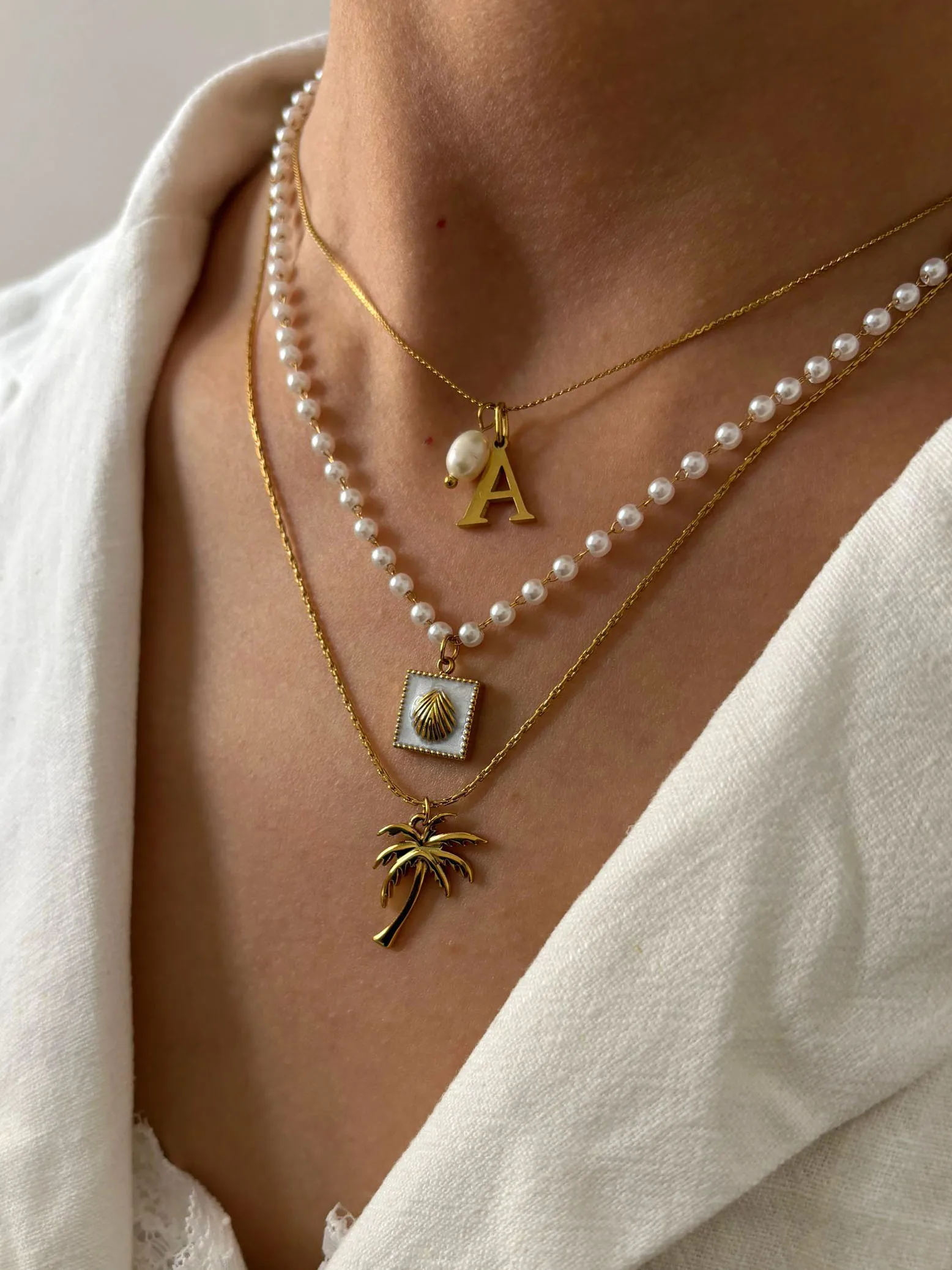 Peri'sbox Anti-Tarnish 18K Gold Plated Coconut Tree Letter Enamel Shell Pearl Pendant Necklace for Women Fashion Holiday Jewelry view 2