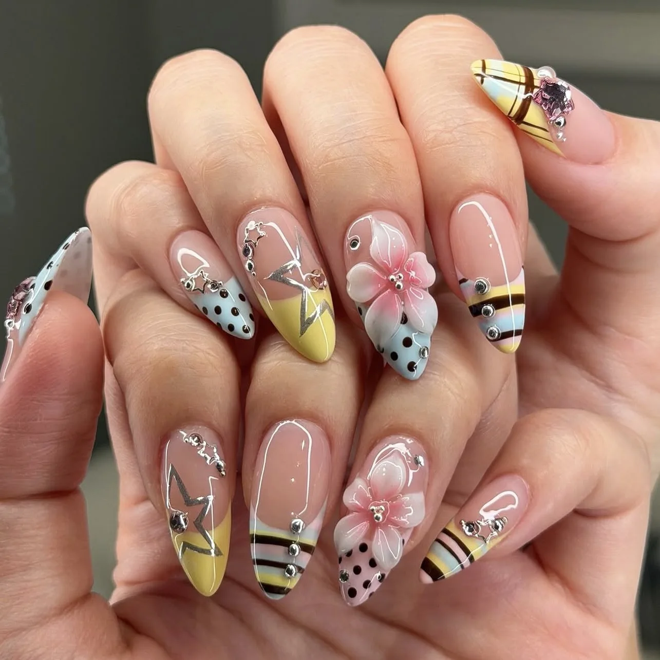 24Pcs Stripe French False Nails Almond Fake Nails Press on Flower Star Design Wearable Simple Ins Colorful Stiletto Nail Tips