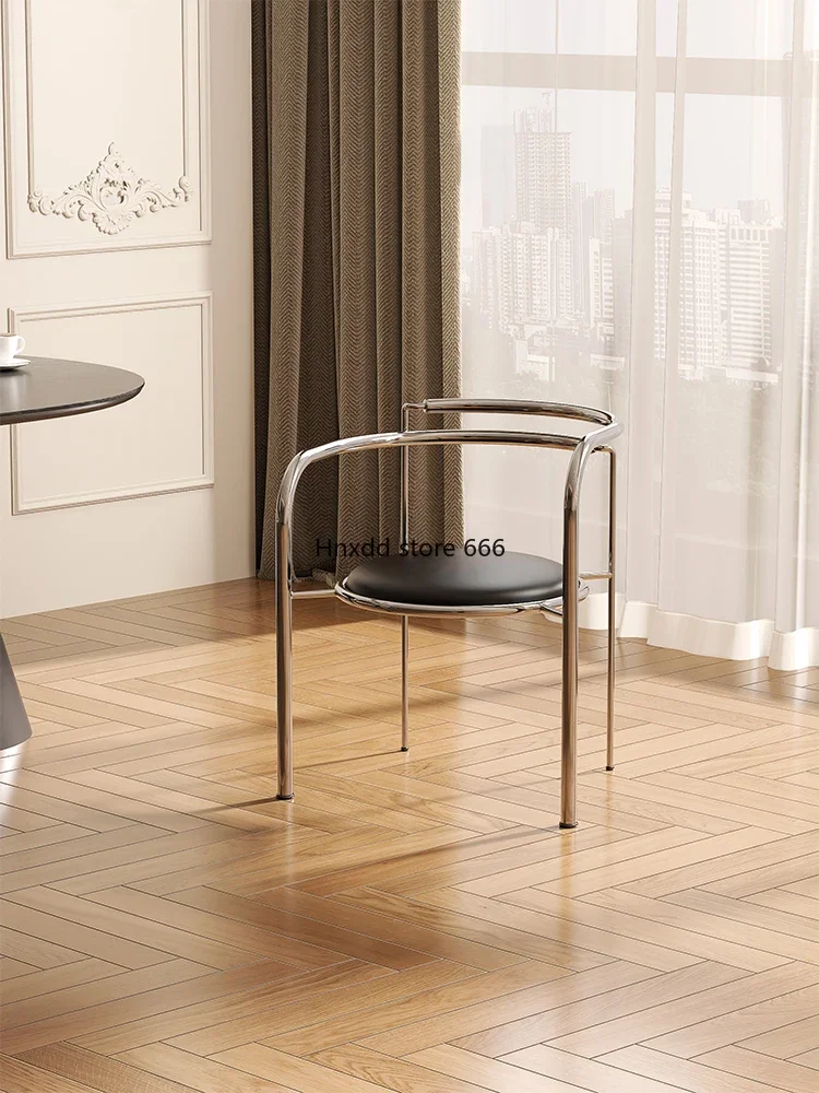 Leichter Luxus antiker Stuhl mit einer Rückenlehne