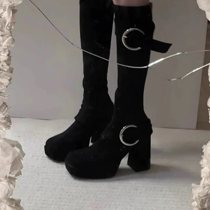 

Осенне-зимние высокие сапоги, новые туфли из коровьей замши с квадратным носком и металлической пряжкой на боковой платформе, туфли на блочном каблуке