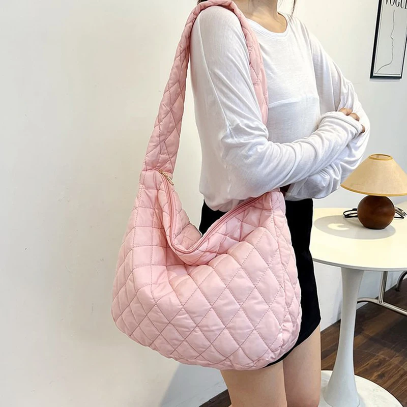 Damska pikowana torba na ramię o dużej pojemności Zimowe ciepłe, lekkie, puchowe, bawełniane wyściełane torby na ramię w kratę Puffy Handbag — zdjęcie 4