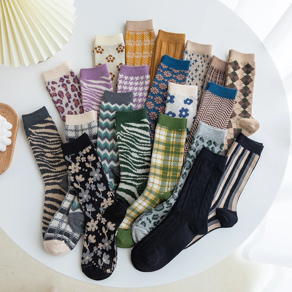1 Pair Women Socks Spring Autumn Retro Style Men Couple Cotton Socks Flower Stripe Plaid Pattern Solid Colorful Socks EUR 37-43