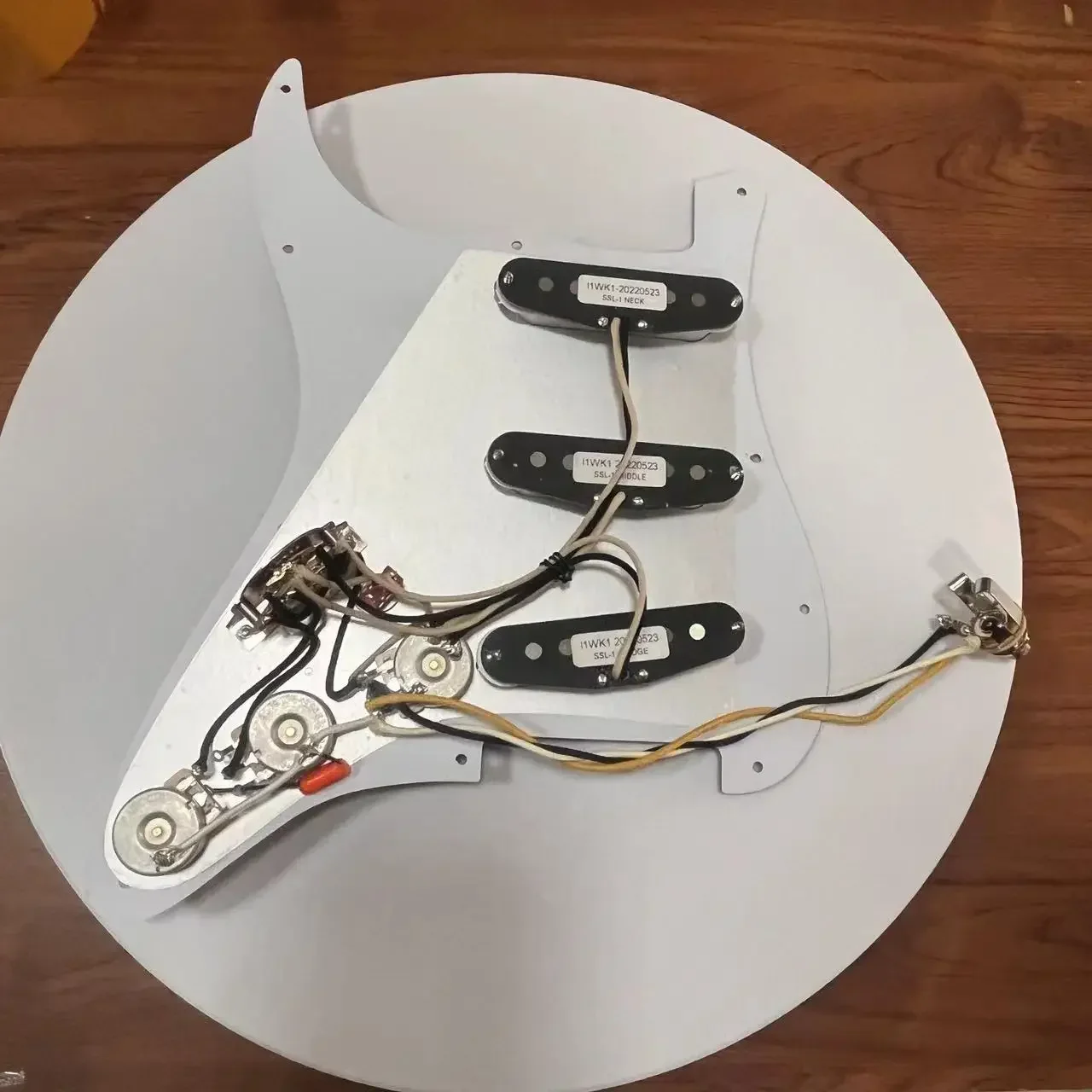 

Prewired Loaded Pickguard with SSS Coil Splitting Alnico 5 Single Coil Pickups Set for St Electric Guitars Replacement Parts