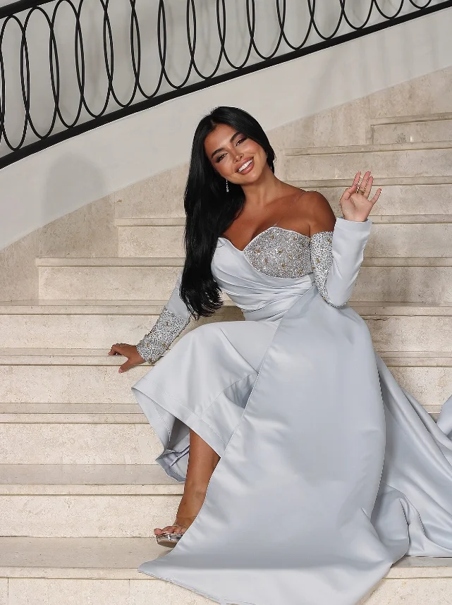 Silberne glitzernde Abendkleider mit Überrock, schulterfrei, langärmelig, Kristallperlen-Abschlussballkleid, maßgeschneidertes Jersey-Bespok