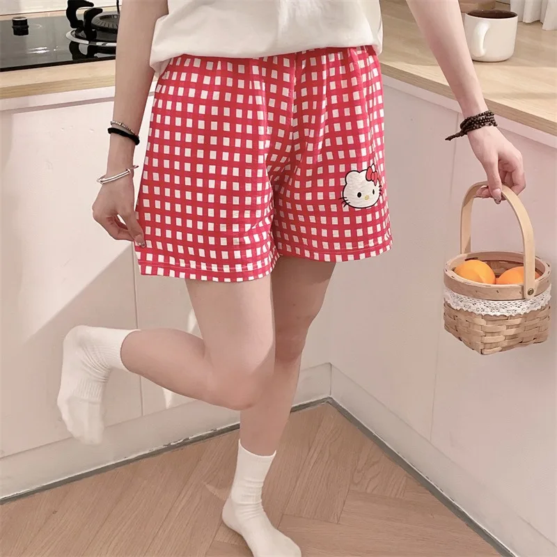 

Пижамные брюки с рисунком Hello Kitty, летние короткие клетчатые брюки для студентов, свободные повседневные домашние брюки, простые, можно носить на улице, отдельные брюки.