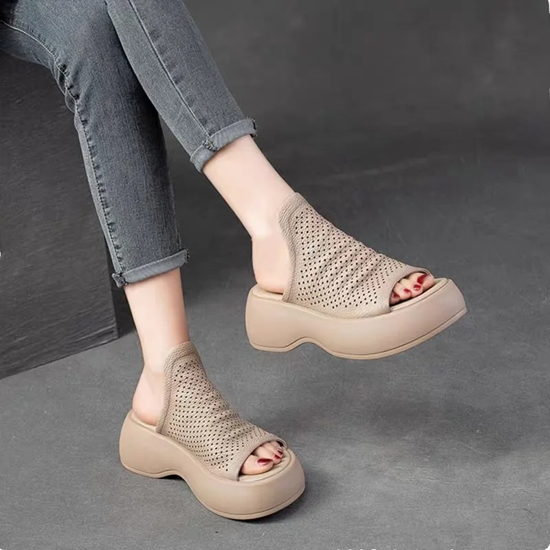 2023 Summer New Round Head Breathable Leather Top Wearing Fish Mouth Slippers for Women Comfort Slope Heels for Women\'s