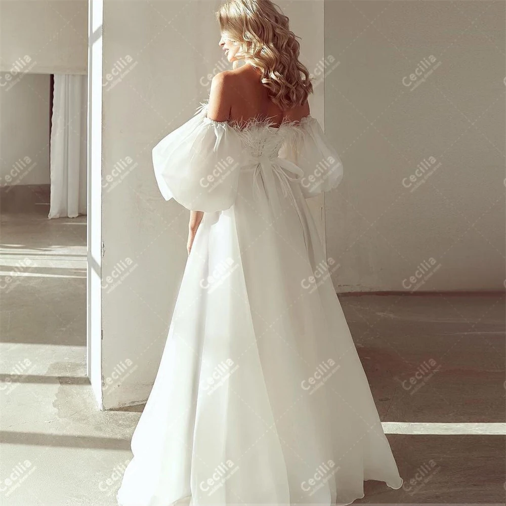 Moderne Trouwjurken Eenvoudige Bruidsjurken Tule Gelaagd Off De Schouder Gewaden Veren Decoratie Elegante Vestidos De Novia