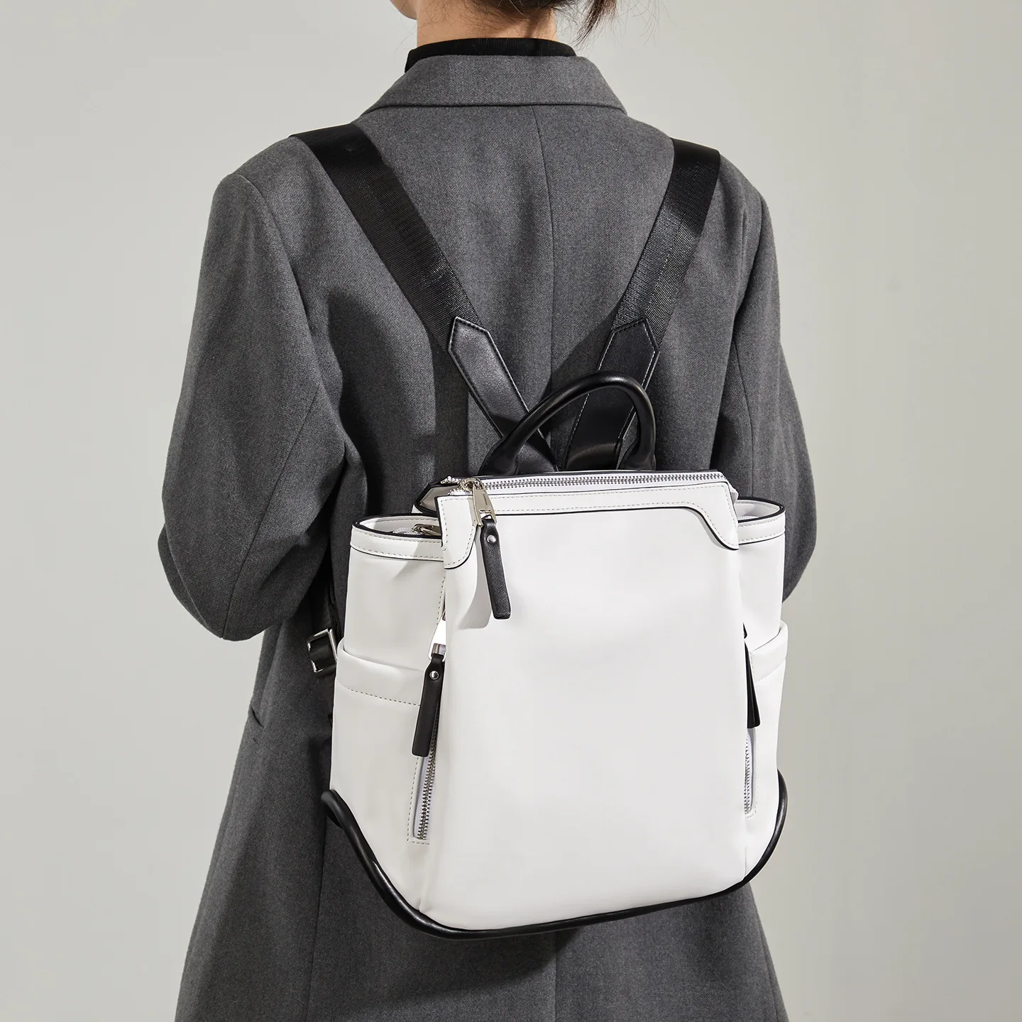 osprey daylite 60 duffel worn over the shoulder CH-material-Monogram Canvas Girls Blue At Least Color:New Taupe Green/Leather