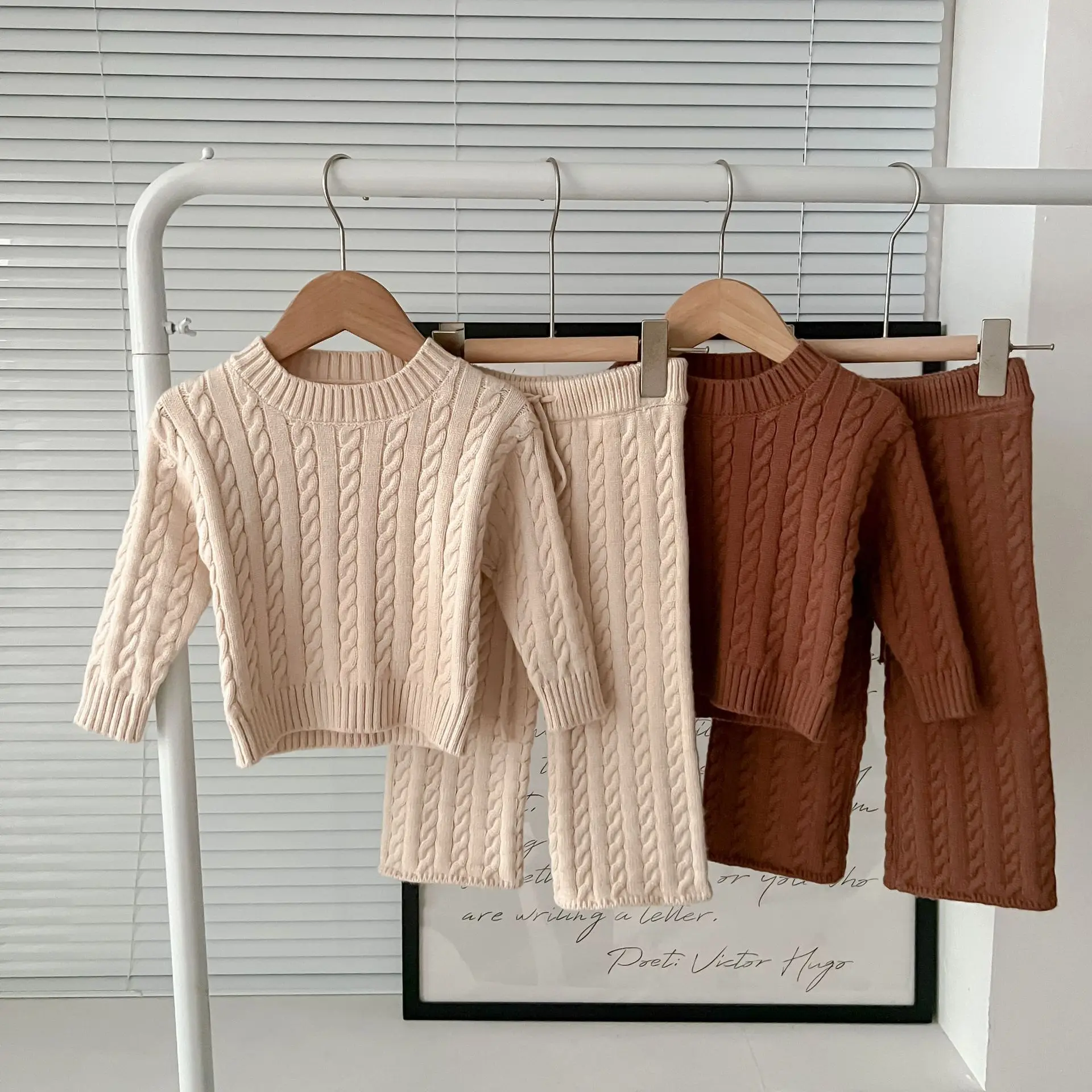 

Girls' Small and Medium-sized Children's Set Knitted Spring and Autumn New Sweater Two-piece Set Wide Leg Pants Long Sleeved Top