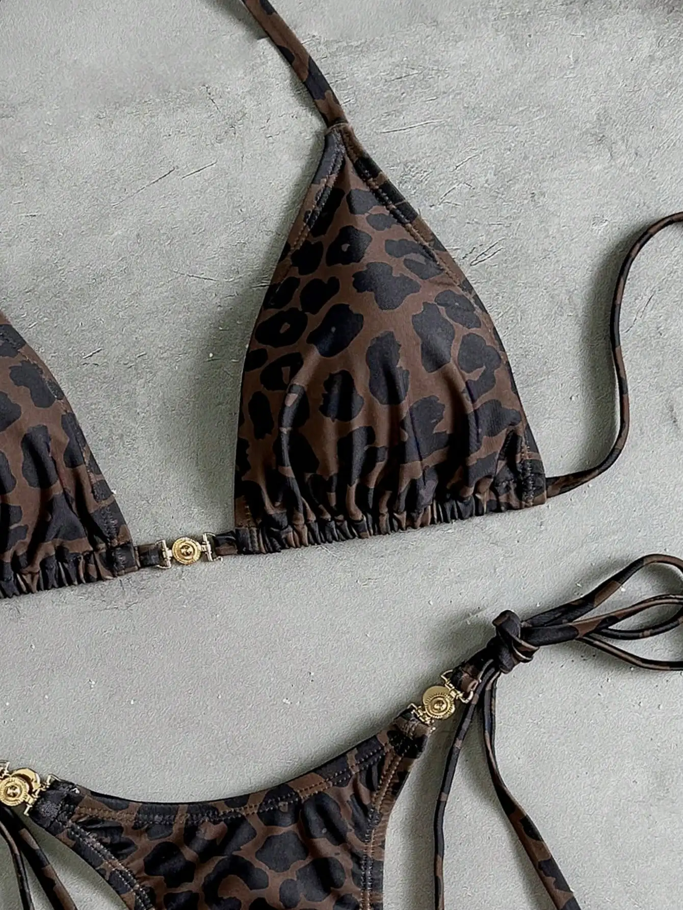 

Купальник-бикини с леопардовым принтом и металлическими аксессуарами, сексуальный пляжный наряд