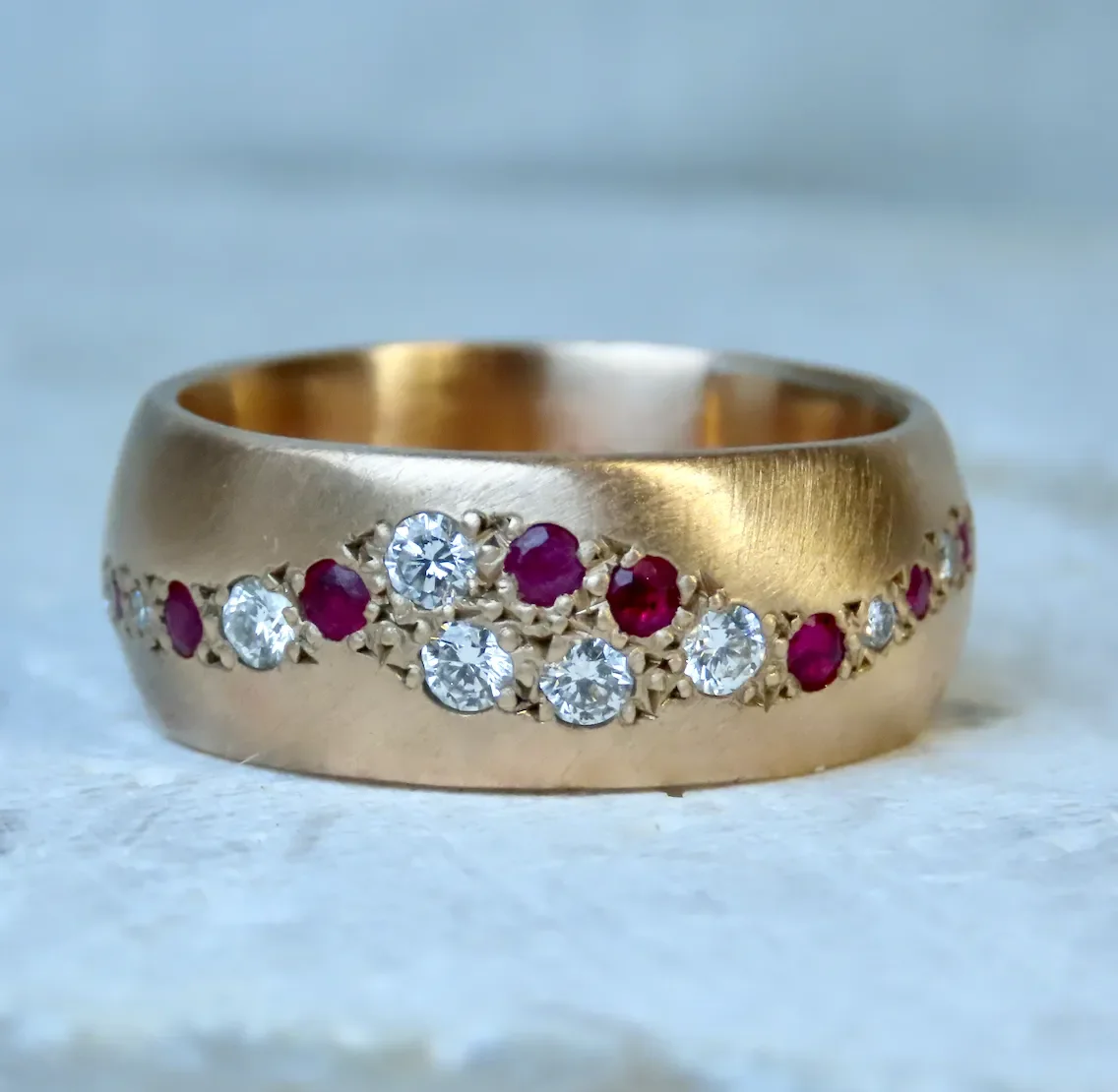 Retro Luxury Artificial Ruby Wave-Edge Ring Made of Copper -