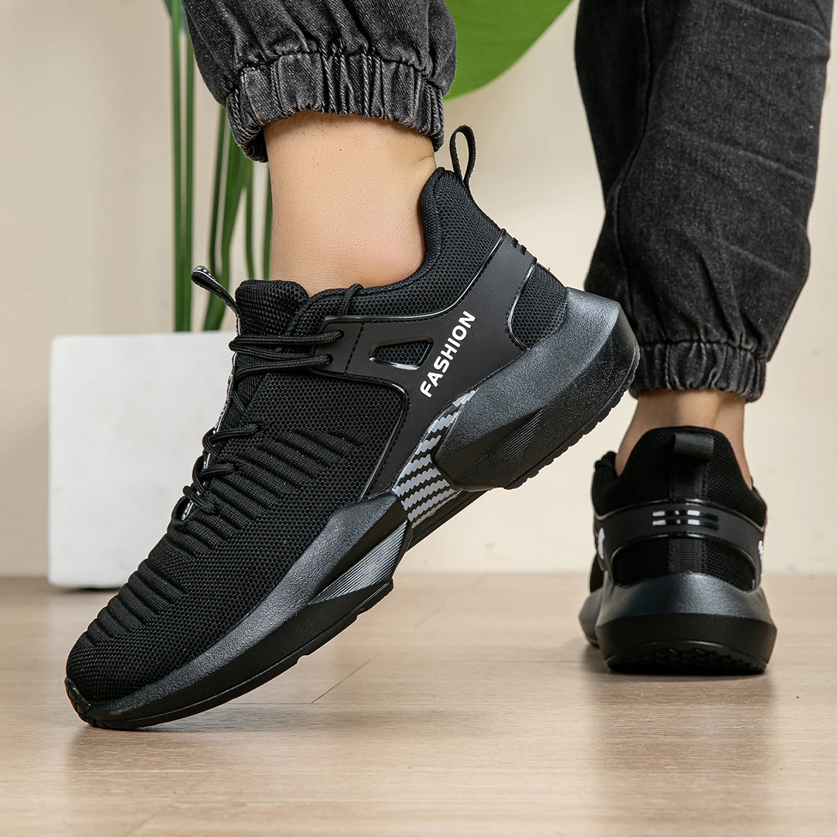 Hot Sale Running Shoes Men's Summer Sneakers Lightweight Breathable Black Mesh Sneakers Men Comfortable Sports Tennis Shoes 45