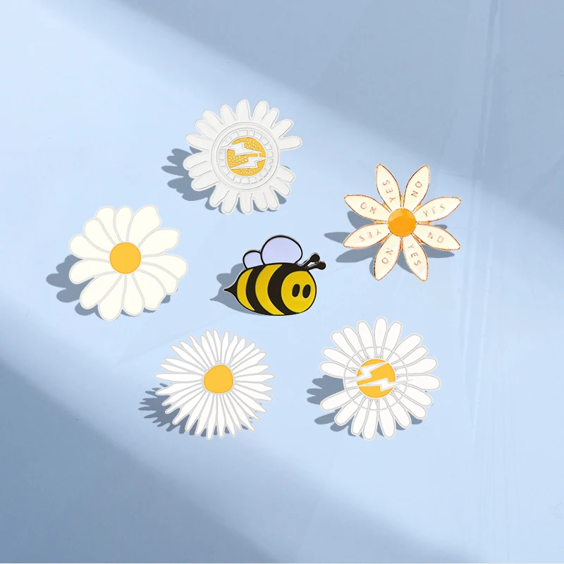 Sunflower Daisy Enamel Pins Couples Custom Badges Kids Clothes Jewelry Gift Fashion Pines Cartoon Bee Picking Honey Brooch Women