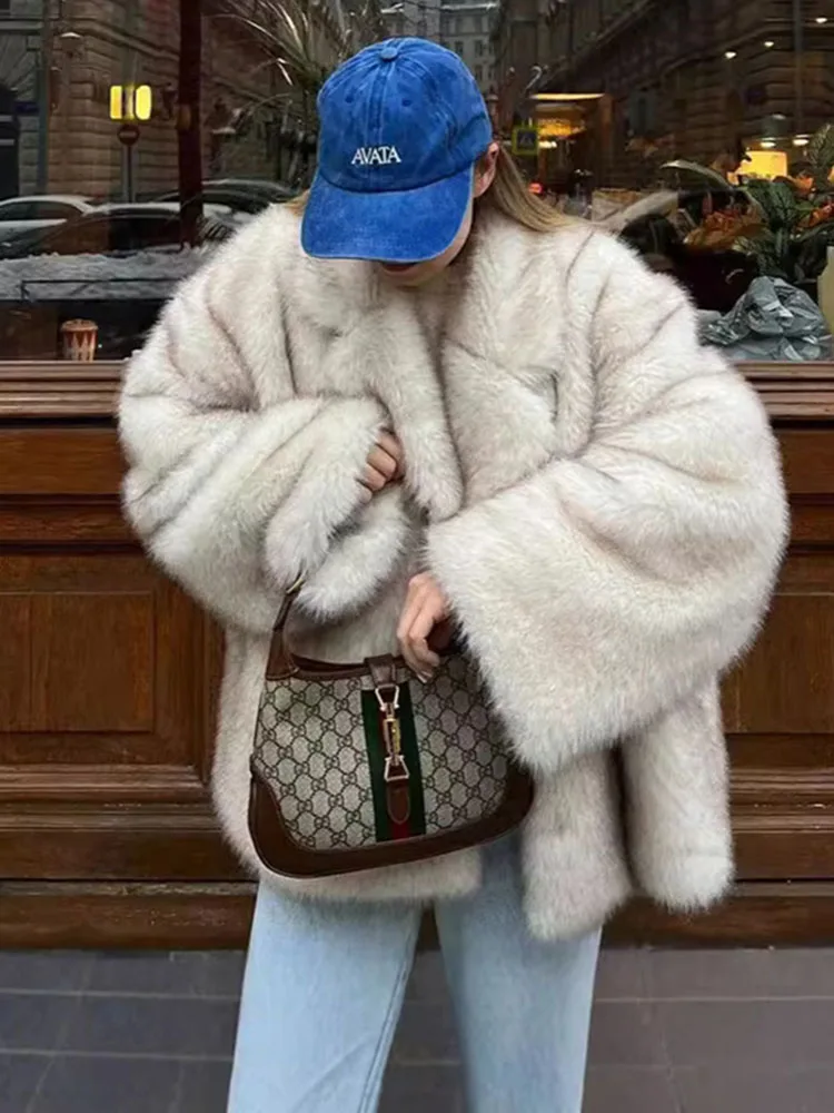 ZADORIN 2025 معطف شتوي أنيق فروي دافئ أبيض ثعلب من الفرو الصناعي ملابس نسائية طية صدر السترة كبيرة الحجم متوسطة الطول من الفرو المنفوش ملابس خارجية