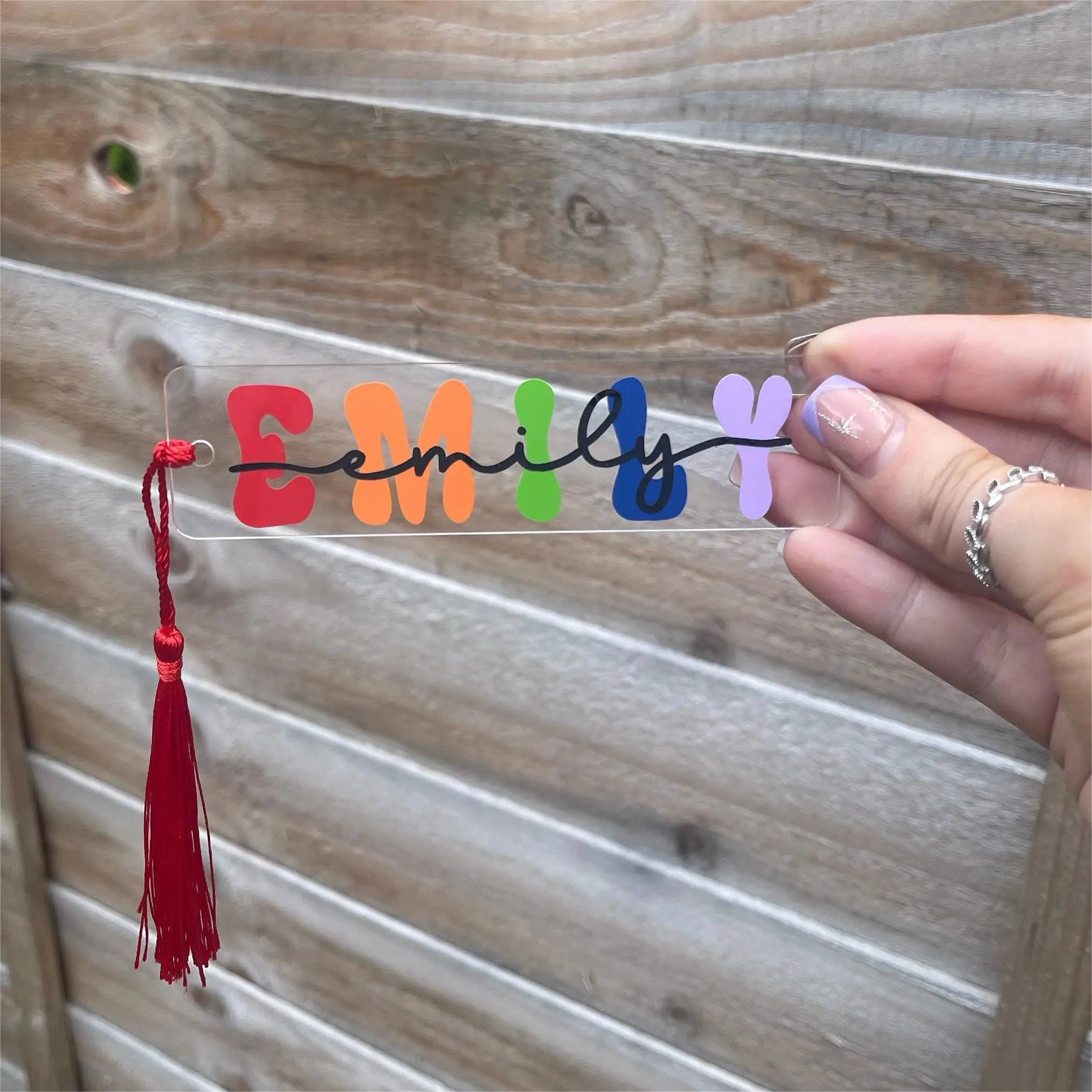 قطعة واحدة من الإشارة المرجعية PMMA المخصصة - اسم ونص محفور شخصي، تصميم شرابة بنمط متدفق، DIY، منقوش بالليزر، مثالي يوميًا