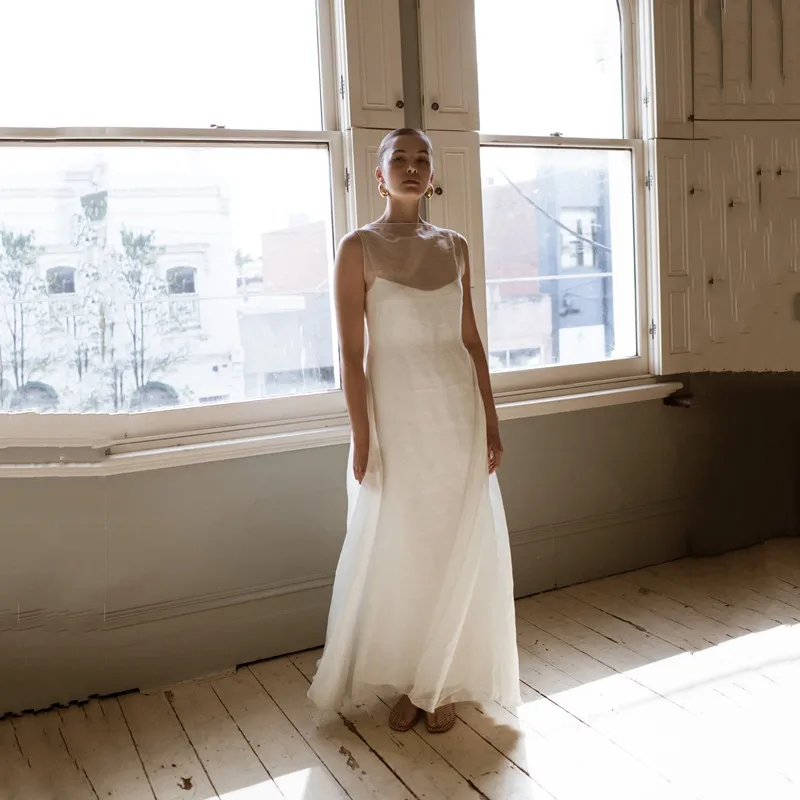 

Customized Classic A-Line Tulle Sleeveless Wedding Dress Elegant Smock Spaghetti Straps Pleat Sexy Backless with Button Bridals