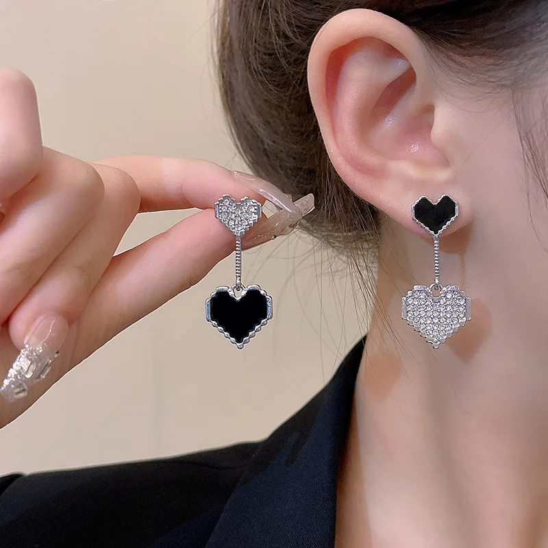 

New Korean Black Love Heart Drop Earrings for Woman Asymmetric Crystal Zircon Rose Flower Earring Party Classic Jewelry
