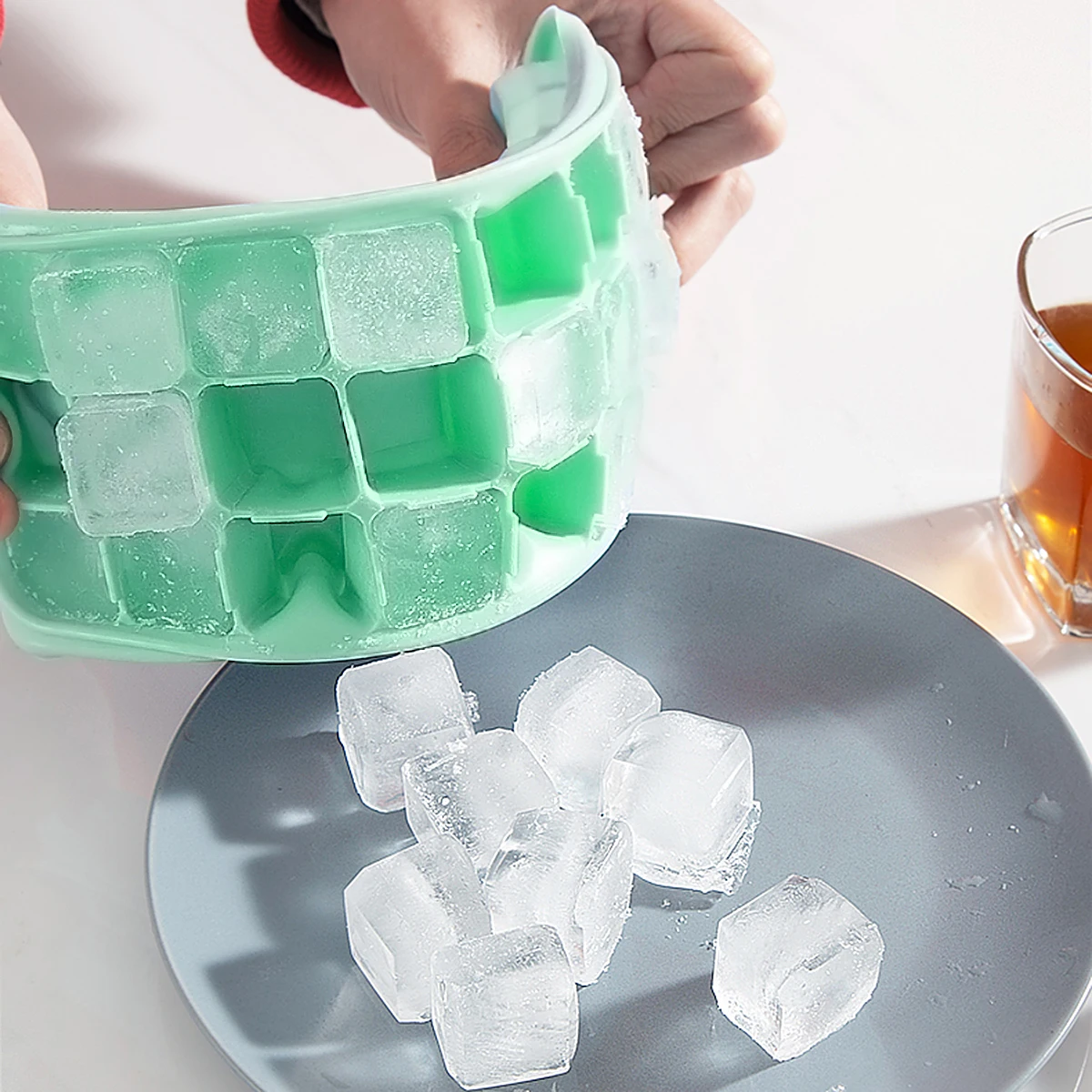 

1pc Silicone Ice Cream Maker Mold Reusable Easy Clean BPA Friendly Summer Dessert Tool Ice Cube Popsicle Tray