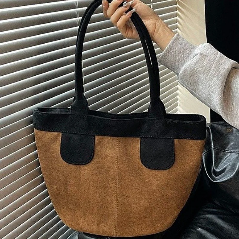 

Роскошная косметичка для женщин с твердым корпусом и глянцевой кожей для гламурного образа