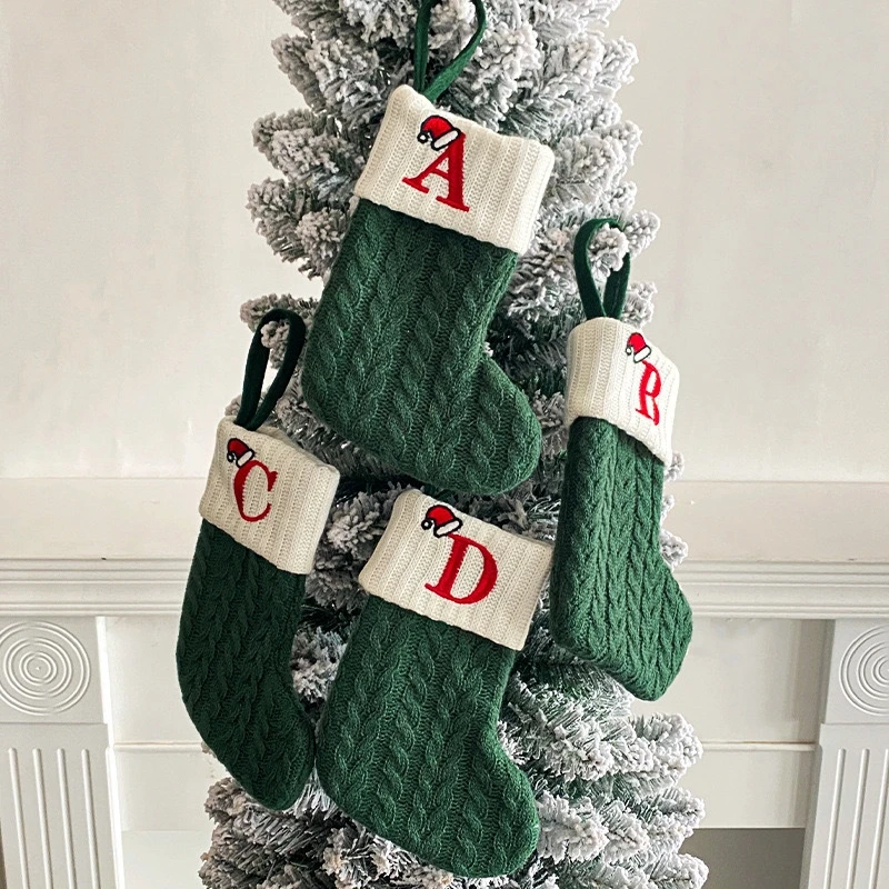 Grün/Rote Weihnachtsstrümpfe, gestrickte Weihnachtssocken 2026, Weihnachtsfeier-Dekoration, A-Z Buchstaben-Stricksocken, Navidad Neujahr 2027 – Detail 13