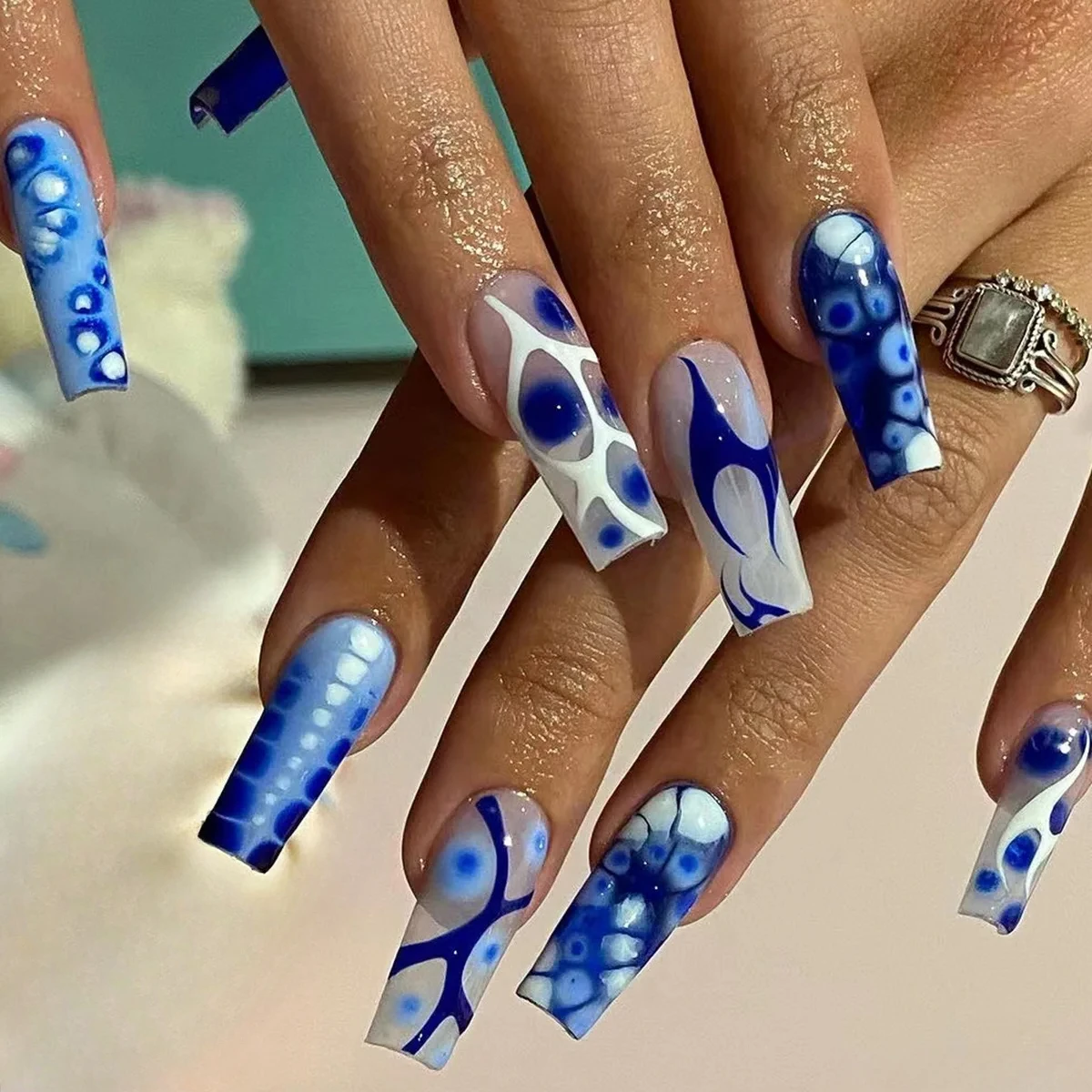 Blue White Snake Pattern Halo Dyeing Hand Painted Extra Long Ballet Fake Nails Art False Nail Charm Tips Press on Nails Manicure