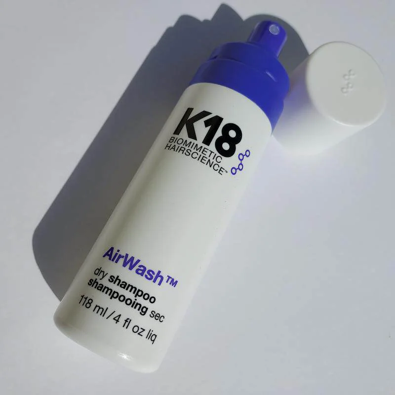 

Оригинальный сухой шампунь-кондиционер K18 118 мл AirWash, без аэрозоля, балансирует кожу головы, контролирует выделение избыточного жира, восстанавливает сухие волосы