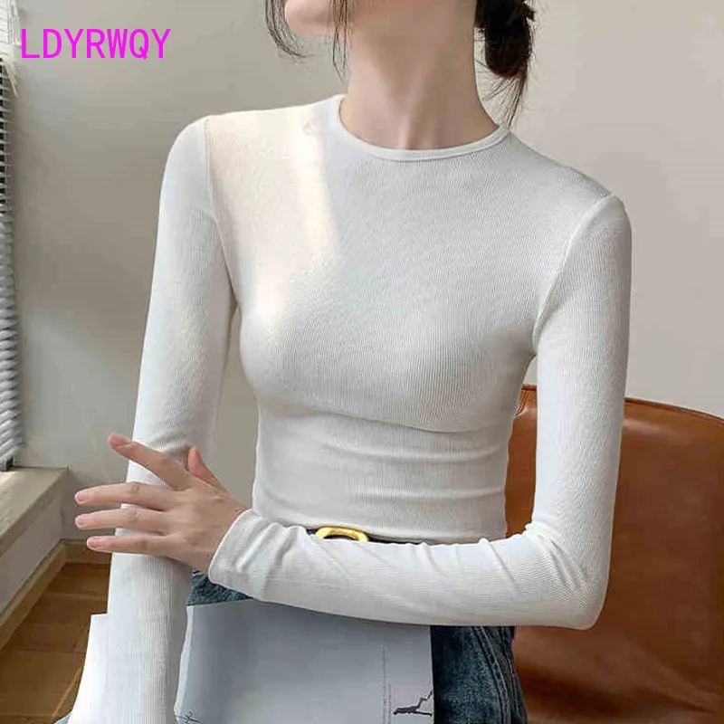 Korean Dongdaemun round neck long sleeved T-shirt for women, slim fit and sexy short style with exposed navel and shoulder base