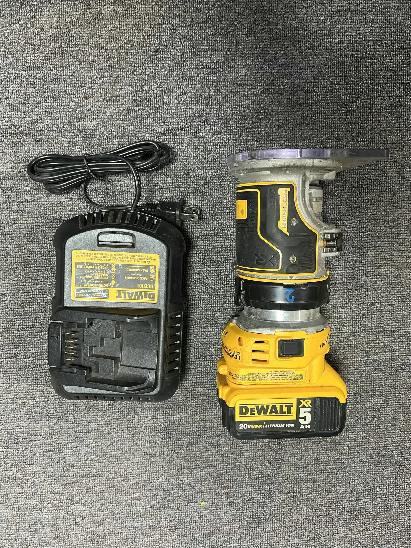 Dewalt DCW600B 20 volt XR Brushless Cordless Compact Router 5.0AH battery set second-hand