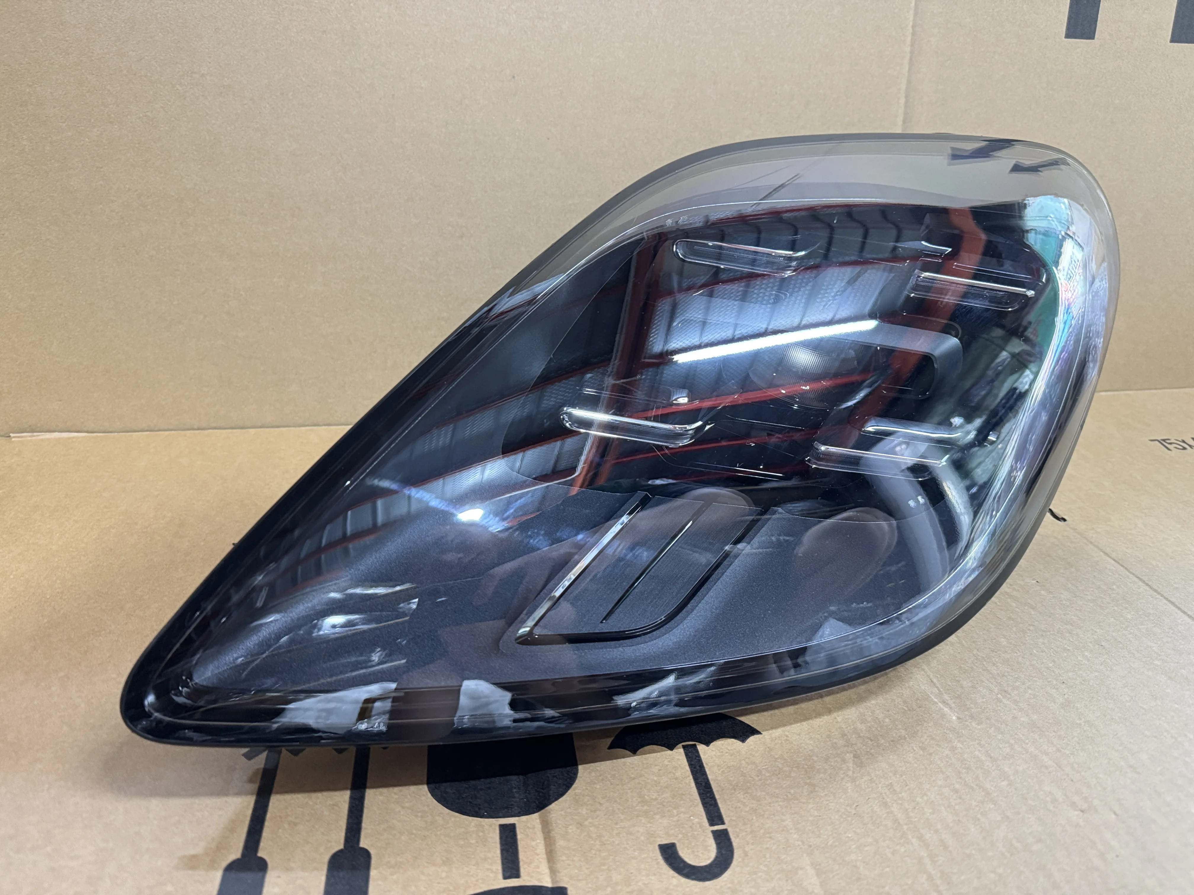 

Подходит для фар Porsche Panamera 2024-2025 Porsche 792, новая матричная светодиодная фара Panamera, низкая конфигурация