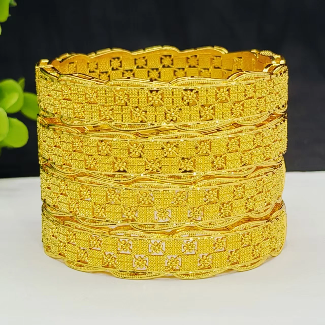 4Pcs Dubai Gold Color For Women Luxury Hollow Out Flowers Jewelry Designers Indian Bangles African Arabic Wedding Bridal