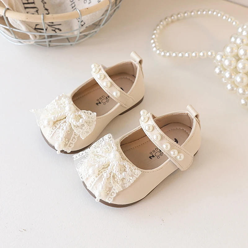 

Детские туфли принцессы на плоской подошве с кружевными бантами и бисером, детские кожаные туфли с круглым носком, осень 2022, новые повседневные прогулочные туфли для девочек, мягкие