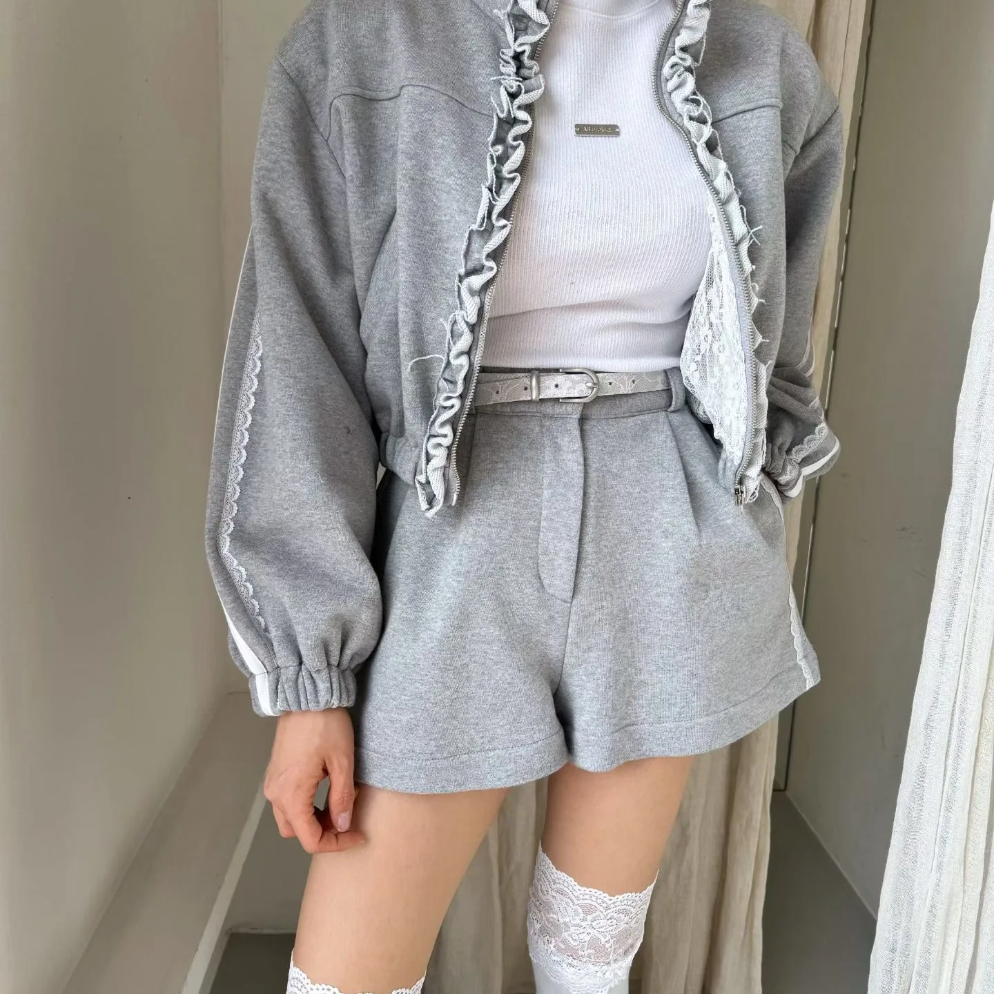 Korean Chic Lace Wooden Ear Short Coat Short Pants Set Women Casual Anti-Aging Stand Collar Two-Piece Set Autumn Fashion