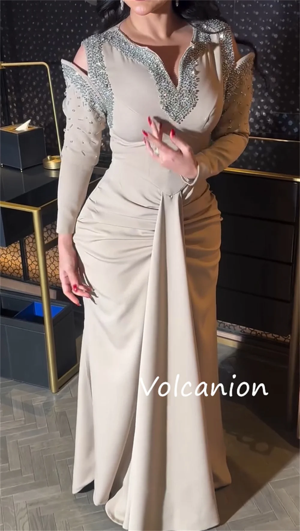 Personalizado de alta qualidade jérsei plissado lantejoulas sereia com decote em v vestidos longos sob medida ocasião noite estilo chinês