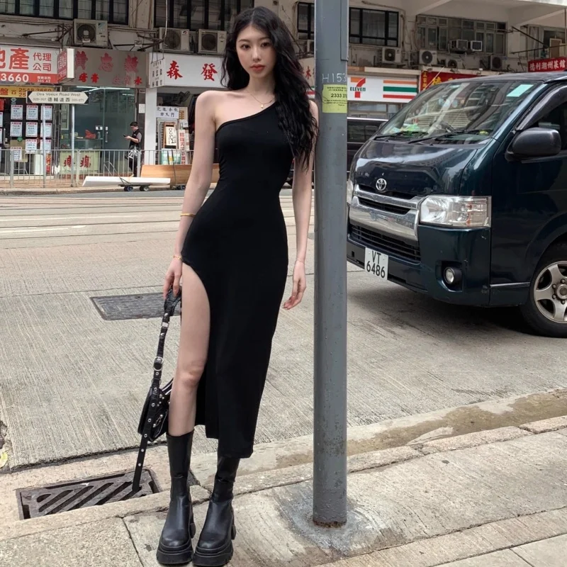 Damen One-Shoulder-Kleid Schwarzes Langes Unregelmäßiges Seitenschlitz-Bodycon-Kleid Sexy Modisches Urlaubs-Maxikleid