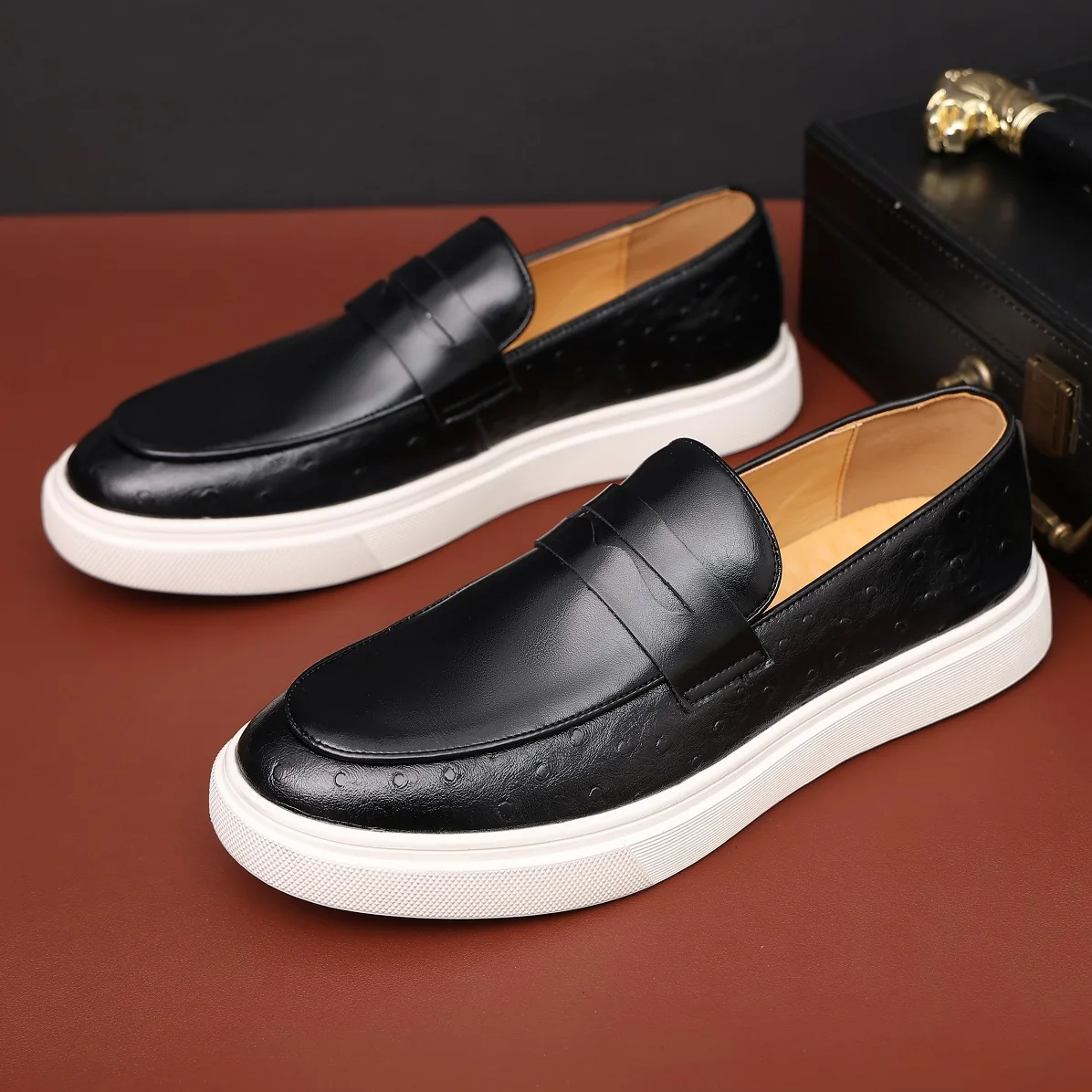 Men's Casual Shoes Embossed Leather Men Fashion British Style Penny Loafers Mens Slip-on Thick Sole Outdoor Flats