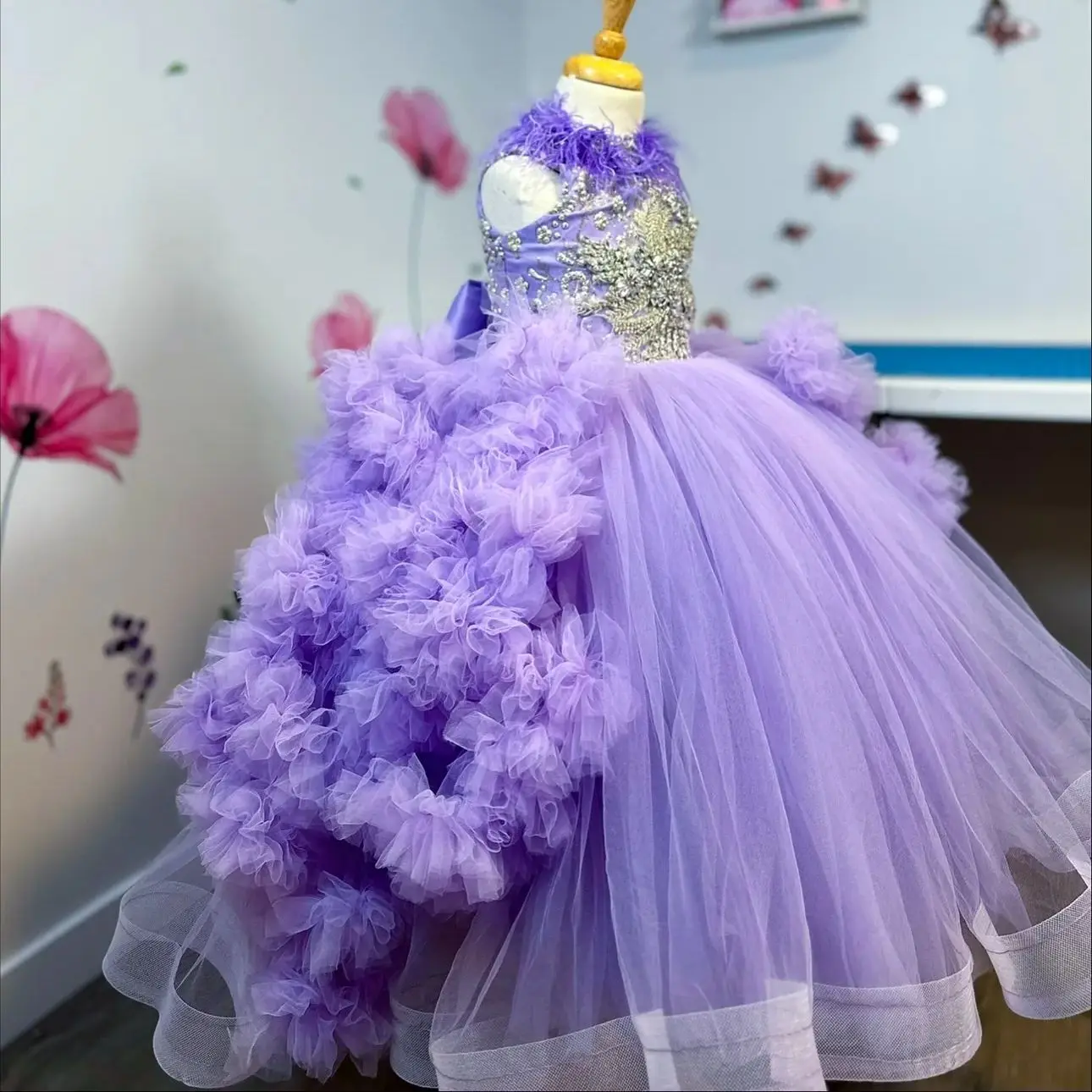 高級ラベンダーガールズバースデードレスフリルフェザーフラワーガールドレス結婚式用ベビーガールの写真撮影用ガウン