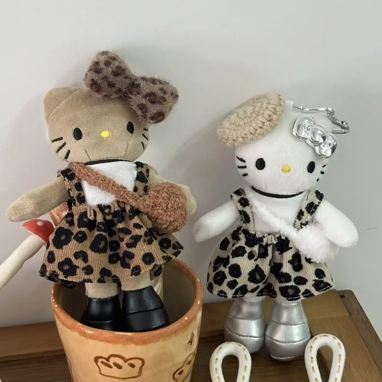 Hello Kitty longues jambes jouets en peluche porte-clés dessin animé fille chaude sac à dos pendentif poupée anniversaire enfants Fans cadeau