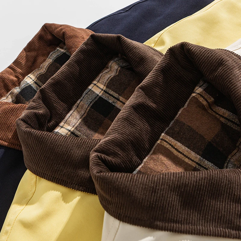 Esta chaqueta acolchada de algodón con solapa retro es gruesa para el invierno, muy cálida, sencilla y versátil. Es una pareja clásica.