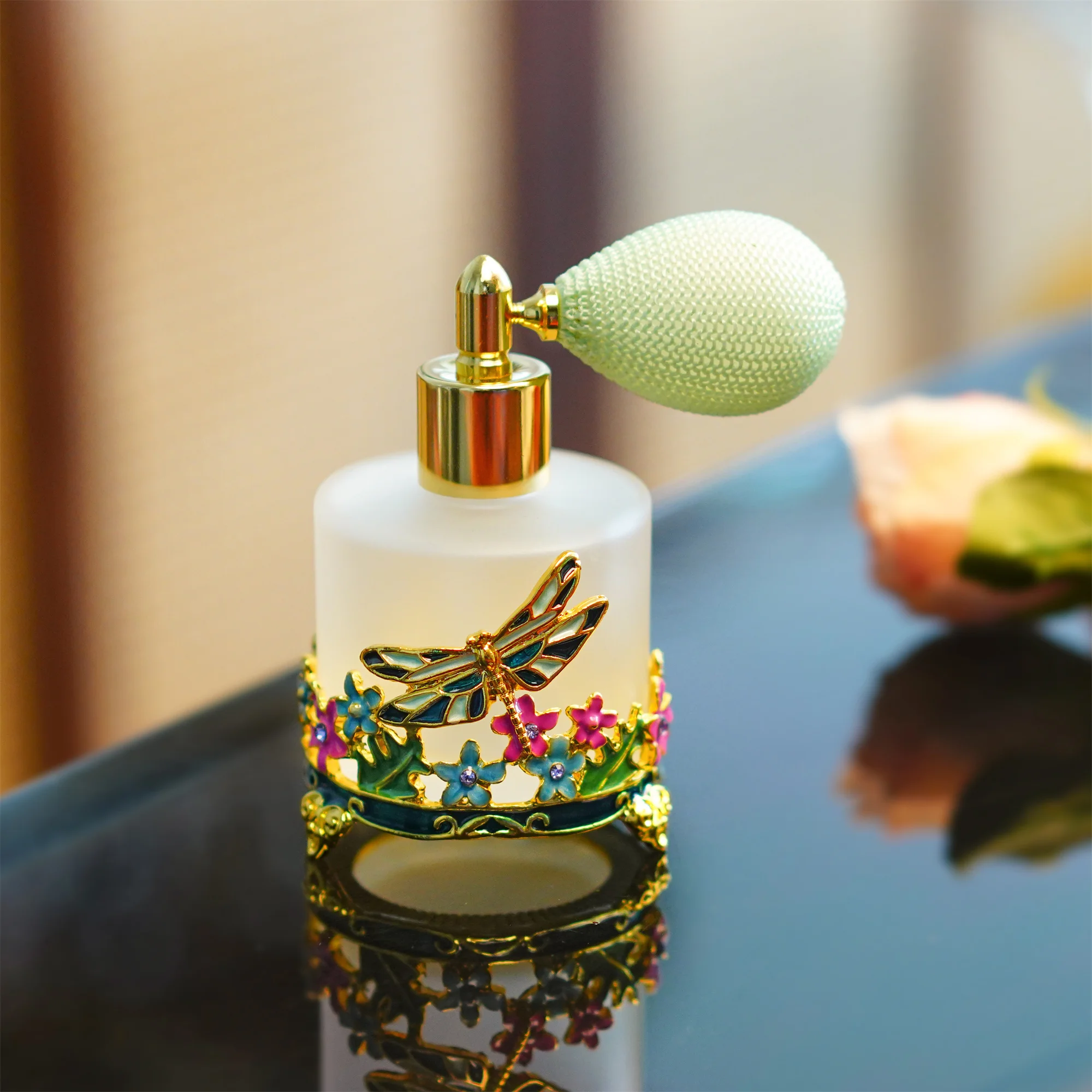 

H&D 18ml Refillable Perfume Bottle Spray Bottle Hand-painted Empty Travel Perfume Atomizer Gift (Green Dragonfly With Flowers)