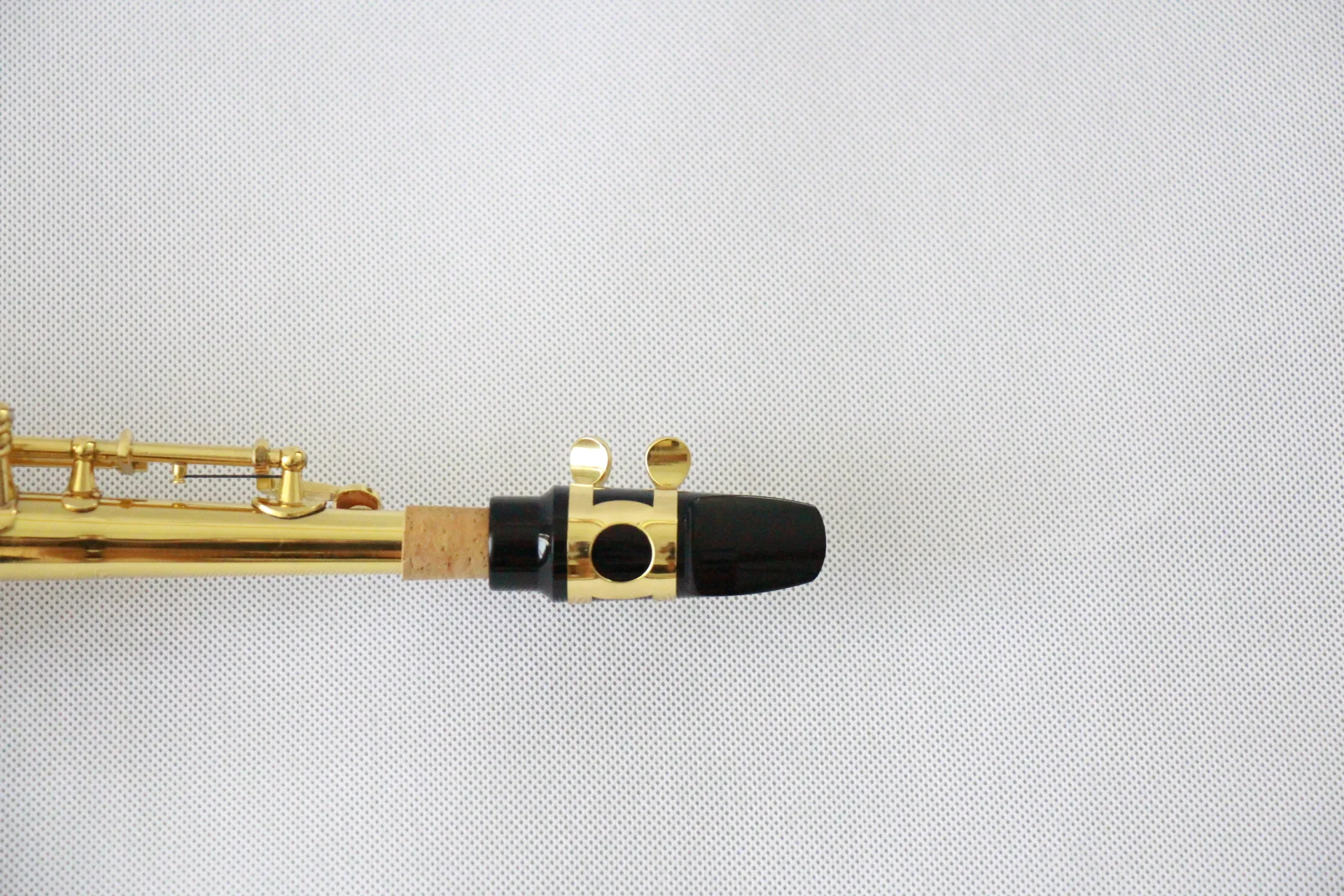 High Quality Musical Instruments Bb Tone Soprano Saxophone With Gold Lacquered Brass Body One-Piece Neck Design